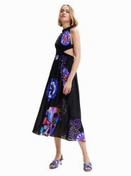 Desigual Sukienka letnia 23SWMW21 Kolorowy Regular Fit. Sukienki damskie Desigual, na lato, xl, bez wzorów, z wiskozy, bez kołnierzyka, bez ramiączek. Za 339.99 zł.