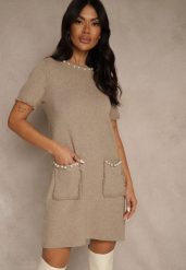 Beżowa Sweterkowa Sukienka Trapezowa z Perełkami przy Dekolcie i Kieszeniach Fenatusa. Brązowe sukienki damskie Renee, na co dzień, l, bez wzorów, z dzianiny, bez kołnierzyka, bez ramiączek, oversize. Za 54.99 zł.