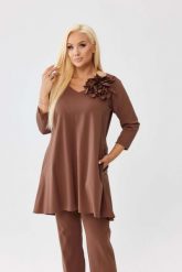 Asymetryczna karmelowa tunika Florina z wydłużonym tyłem i odpinanym kwiatem PLUS SIZE XXL OVERSIZE JESIEŃ. Tuniki damskie Moda Size Plus Iwanek, l, bez wzorów, z nylonu, biznesowe, plus size, bez ramiączek. Za 229.90 zł.