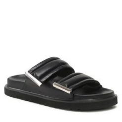 Klapki DeeZee. Czarne klapki damskie DeeZee, bez wzorów, bez obcasa, bez zapięcia. Za 139.99 zł.