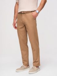 Męskie spodnie chino SLIM FIT z delikatną teksturą - brązowe V2 - Rozmiar: XXL. Brązowe spodnie materiałowe męskie Ombre Clothing, bez wzorów, z bawełny. W wyprzedaży za 265.99 zł.
