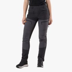 Spodnie outdoor Hiking damska Swedemount Lofoten Stretch Pants szybkoschnące. Czarne spodnie sportowe damskie SWEDEMOUNT, na lato, bez wzorów, z tkaniny, sportowe, outdoorowe. Za 372.00 zł.