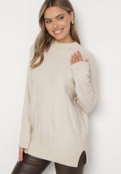 Jasnobeżowy Sweter z Półgolfem z Prążkowanej Dzianiny z Wycięciami po Bokach Rerivra. Brązowe swetry nierozpinane damskie Born2be, uniwersalny, bez wzorów, z dzianiny, eleganckie, bez kołnierzyka, bez ramiączek. Za 84.99 zł.