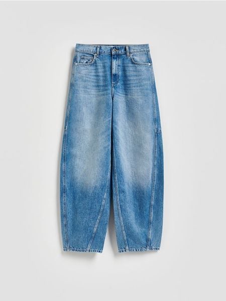 Jeansy barrel leg - niebieski. Niebieskie jeansy damskie Reserved, bez wzorów, z denimu. W wyprzedaży za 99.99 zł.