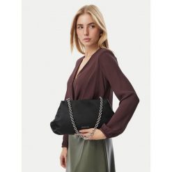 Torebka MICHAEL Michael Kors. Czarne torebki do ręki damskie MICHAEL Michael Kors, bez wzorów, bez dodatków. Za 1,299.00 zł.