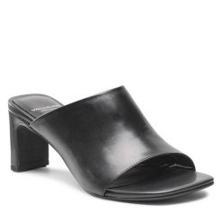 Klapki Vagabond Shoemakers. Czarne klapki damskie Vagabond Shoemakers, bez wzorów, bez obcasa, bez zapięcia. Za 369.99 zł.