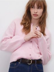 Kardigan z wełną i alpaką - różowy. Czerwone kardigany damskie Reserved, l, bez wzorów, z wełny, bez kołnierzyka. Za 219.99 zł.