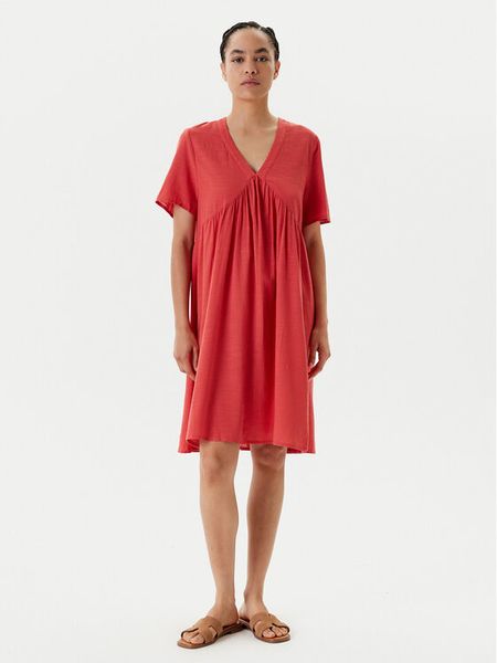 United Colors Of Benetton Sukienka letnia 4PQNDV0BS Czerwony Relaxed Fit. Czerwone sukienki damskie United Colors Of Benetton, na lato, m, bez wzorów, z bawełny, bez kołnierzyka, bez ramiączek. Za 259.99 zł.