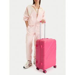 Walizka średnia Reebok. Czerwone walizki damskie Reebok, bez wzorów, średnie. Za 319.99 zł.