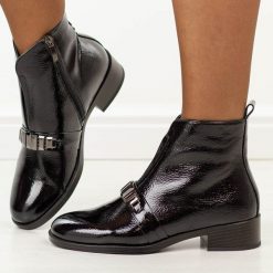 Czarne lakierowane botki damskie Potocki 12847. Czarne botki damskie POTOCKI, na jesień, z aplikacjami, z dzianiny, eleganckie, z okrągłym noskiem, bez obcasa, na płaskiej podeszwie, bez zapięcia. Za 229.00 zł.