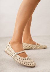 Jasnobeżowe Balerinki z Ażurowym Wzorem i Paskiem Astethera. Brązowe balerinki damskie Renee, w ażurowe wzory, z jeansu, eleganckie, bez obcasa, bez zapięcia. Za 119.99 zł.
