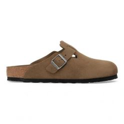 BIRKENSTOCK Boston SFB LEVE Dark Tea Tonal FB Klapki damskie. Brązowe klapki damskie Birkenstock, bez wzorów, ze skóry, klasyczne, bez obcasa, bez zapięcia. Za 649.99 zł.