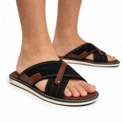 Klapki męskie Wrangler CALVIN SLIDER MEN LOW. Brązowe klapki męskie Wrangler, bez wzorów, z materiału, bez zapięcia. Za 149.00 zł.
