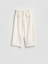 Jeansy culotte z haftem - biały. Białe jeansy damskie Reserved, bez wzorów, z bawełny. Za 149.99 zł.