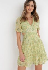 Zielona Sukienka Maeron. Zielone sukienki damskie Born2be, na imprezę, m, w ażurowe wzory, bez kołnierzyka, bez ramiączek, mini, rozkloszowane. Za 29.99 zł.