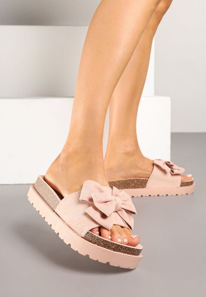 Różowe Klapki z Ekozamszu z Ozdobną Kokardą Tenalia. Czerwone klapki damskie Renee, na lato, z aplikacjami, z jeansu, klasyczne, bez obcasa, na płaskiej podeszwie, bez zapięcia. Za 89.99 zł.