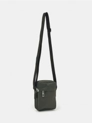 Saszetka na ramię z regulowanym paskiem - khaki. Brązowe torby na ramię męskie Sinsay, na ramię, małe. Za 19.99 zł.