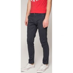 Only & Sons - Spodnie. Zielone eleganckie spodnie męskie Only & Sons, bez wzorów, z bawełny, casualowe. W wyprzedaży za 69.90 zł.