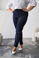 Granatowe spodnie Alex PLUS SIZE XXL. Spodnie sportowe damskie Nasi partnerzy, bez wzorów, z elastanu, eleganckie. Za 199.90 zł.