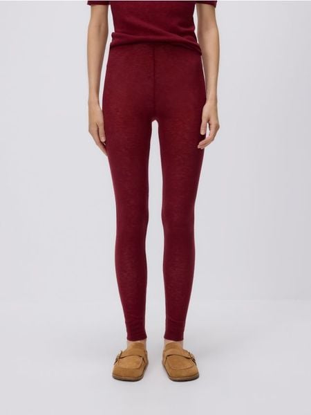 Wełniane legginsy - burgundowy. Czerwone legginsy damskie Reserved, bez wzorów, z dzianiny. Za 179.99 zł.