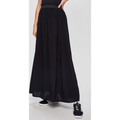 Vero Moda - Spódnica. Czarne spódnice damskie Vero Moda, na co dzień, l, bez wzorów, z tkaniny, z podwyższonym stanem, maxi, proste. Za 89.90 zł.