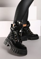 Czarne Pikowane Botki na Grubej Tłoczonej Podeszwie Lerily. Czarne botki damskie Born2be, z aplikacjami, z jeansu, eleganckie, bez obcasa, na płaskiej podeszwie, bez zapięcia. Za 54.99 zł.