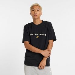 Koszulka męska New Balance MT51506BK – czarna. Czarne koszulki sportowe męskie New Balance, l, bez wzorów, z dresówki, bez ramiączek. Za 89.99 zł.