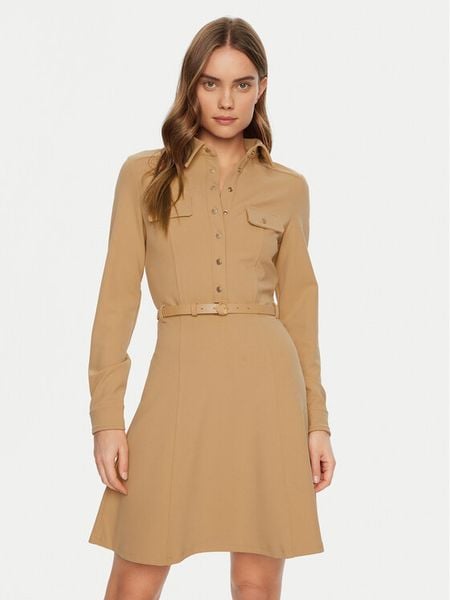 Guess Sukienka codzienna W5RK93 KCBO2 Beżowy Regular Fit. Brązowe sukienki damskie Guess, na co dzień, l, z aplikacjami, z syntetyku, bez kołnierzyka, bez ramiączek, proste. Za 359.99 zł.