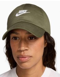 Czapka z daszkiem Nike Club. Zielone czapki damskie Nike, bez wzorów, z bawełny, klasyczne. Za 99.99 zł.