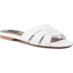 Klapki PINKO - Salvia Ciabatta PE 20 BLKS1 1H20QS Y63E White Z04. Białe klapki damskie Pinko, bez wzorów, ze skóry, bez obcasa, na obcasie, bez zapięcia. Za 839.00 zł.