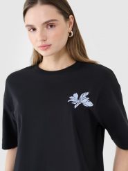 4F T-shirt oversize z nadrukiem damski - czarny M. Czarne t-shirty damskie 4F, m, bez wzorów, z bawełny, klasyczne, bez kołnierzyka, bez ramiączek. W wyprzedaży za 39.99 zł.