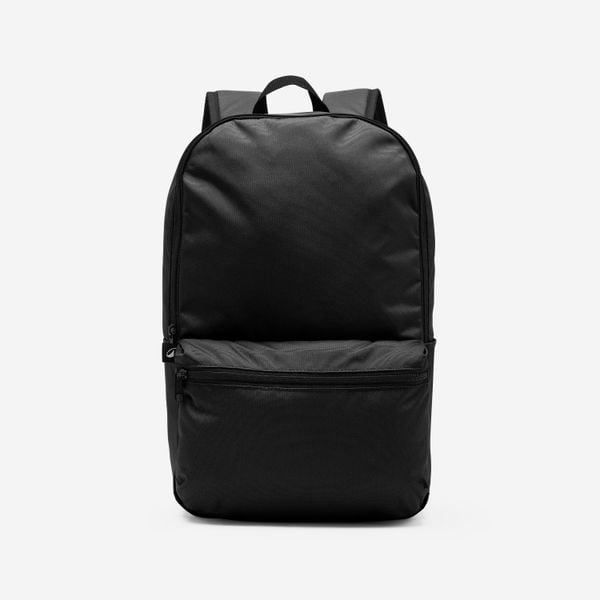 Plecak Commute 15 litrów 4 kieszenie. Czarne plecaki damskie Decathlon, bez wzorów, z materiału. Za 24.99 zł.