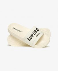 Superdry City Luxe Pool Klapki z Wyściełanym Paskiem – OFF WHITE. Białe klapki damskie Superdry, bez wzorów, z poliesteru, klasyczne, bez obcasa, bez zapięcia. Za 88.90 zł.