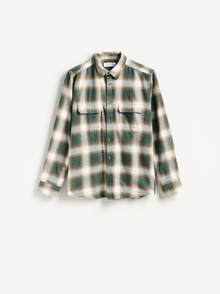 Koszula w kratę regular fit - ciemnozielony. Zielone koszule męskie Reserved, l, bez wzorów, z bawełny, bez kołnierzyka, bez ramiączek. Za 129.99 zł.