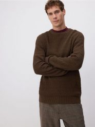 Sweter ze strukturalnej dzianiny - ciemnobrązowy. Brązowe swetry męskie Reserved, l, bez wzorów, z bawełny, bez kołnierzyka, bez ramiączek. W wyprzedaży za 49.99 zł.