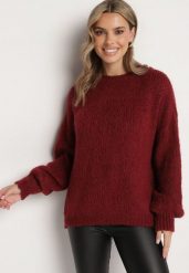 Bordowy Sweter o Klasycznym Prostym Kroju z Domieszką Wełny i Wiskozy Sezisya. Czerwone swetry nierozpinane damskie Born2be, na zimę, uniwersalny, z aplikacjami, z jeansu, eleganckie, bez kołnierzyka, bez ramiączek. Za 149.99 zł.