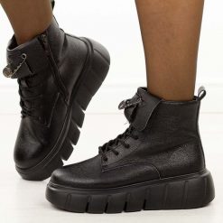 Czarne botki damskie na platformie Potocki 19333. Czarne botki damskie POTOCKI, na jesień, bez wzorów, z dzianiny, eleganckie, z okrągłym noskiem, bez obcasa, na platformie, bez zapięcia. W wyprzedaży za 203.15 zł.