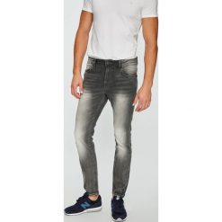 Guess Jeans - Jeansy Chris. Szare jeansy męskie Guess Jeans, z bawełny. W wyprzedaży za 269.90 zł.