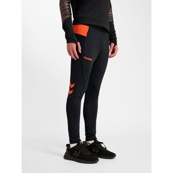 Spodnie dresowe Hummel Blaze Pro. Brązowe spodnie dresowe damskie Hummel, bez wzorów, z dresówki, sportowe. Za 225.00 zł.