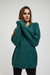 Gładki sweter z dekoltem w serek. Swetry nierozpinane damskie MOODO, m, bez wzorów, z poliesteru, bez kołnierzyka, bez ramiączek. W wyprzedaży za 79.99 zł.