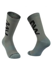 Skarpety rowerowe NORTHWAVE Extreme Air Sock. Zielone skarpety męskie Northwave, w ażurowe wzory, z dzianiny. Za 39.00 zł.