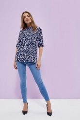 Jeansy push up niebieskie. Niebieskie jeansy damskie MOODO, bez wzorów, z bawełny, długie. W wyprzedaży za 41.99 zł.
