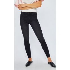 Jacqueline de Yong - Jeansy Ella. Szare jeansy damskie Jacqueline de Yong, bez wzorów, z bawełny. W wyprzedaży za 59.90 zł.