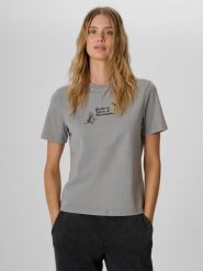 4F T-shirt loose z nadrukiem damski - szary L. Szare t-shirty damskie 4F, l, bez wzorów, z bawełny, klasyczne, bez kołnierzyka, bez ramiączek. Za 79.99 zł.