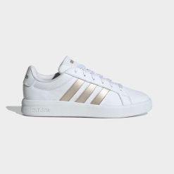 Sneakersy damskie ADIDAS Grand Court Base 3.0. Białe obuwie sportowe damskie Adidas, bez wzorów, z kauczuku, bez zapięcia. Za 249.99 zł.