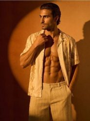 Wiskozowa koszula z motywem morskim - kremowy. Białe koszule męskie Sinsay, l, bez wzorów, z wiskozy, bez kołnierzyka, bez ramiączek. Za 39.99 zł.