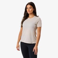 Koszulka treningowa damska Swedemount Ultra Light Tee szybkoschnąca. Zielone bluzki damskie SWEDEMOUNT, bez wzorów, sportowe, bez kołnierzyka, bez ramiączek. Za 129.99 zł.