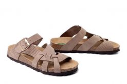 DR. BRINKMANN 701006-08 taupe, klapki damskie. Brązowe klapki damskie Dr. Brinkmann, na lato, bez wzorów, ze skóry, bez obcasa, bez zapięcia. Za 289.90 zł.