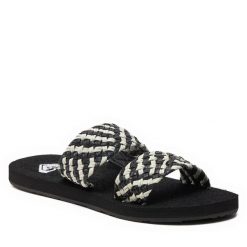 Klapki Roxy. Czarne klapki damskie Roxy, bez wzorów, sportowe, bez obcasa, bez zapięcia. Za 119.99 zł.