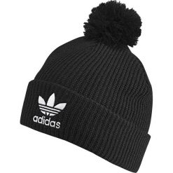 ZIMOWA CZAPKA ADIDAS BEANIE (DAMSKA). Czapki damskie Adidas, na zimę, bez wzorów, z dzianiny, sportowe. W wyprzedaży za 89.99 zł.